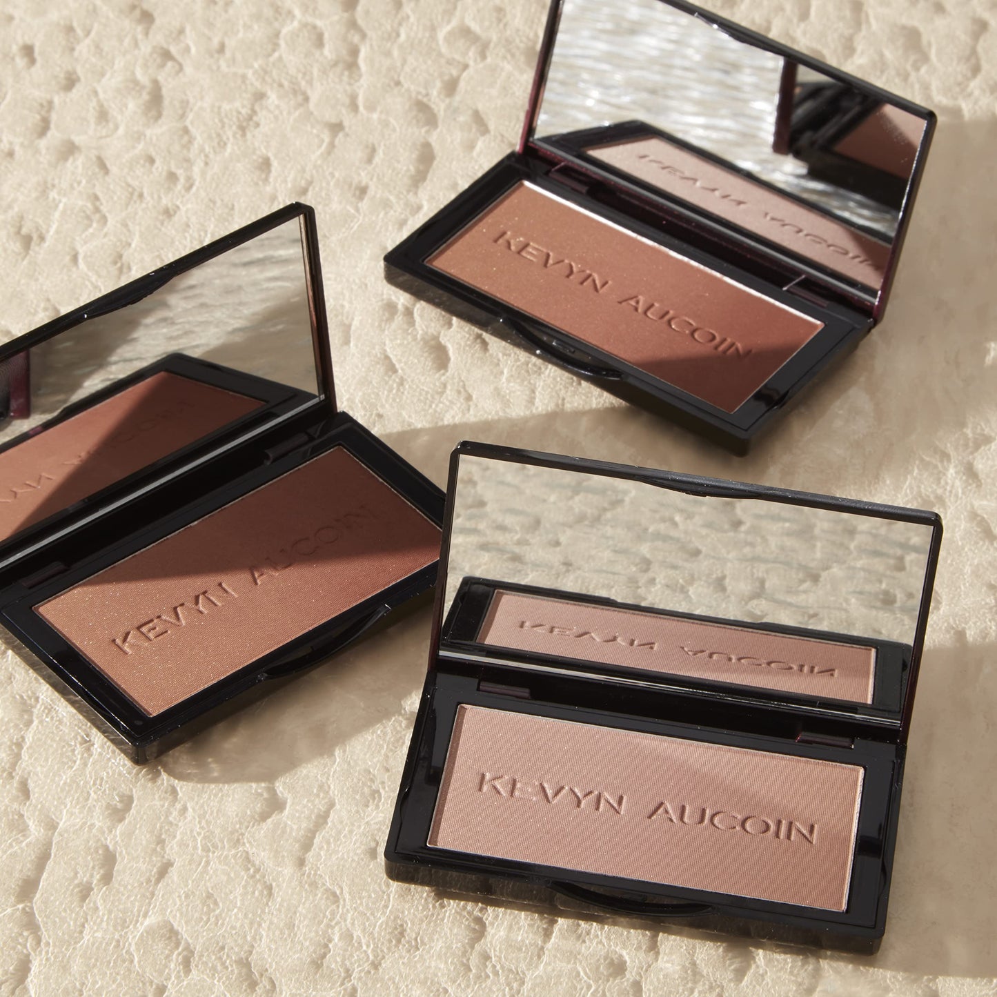 Kevyn Aucoin The Neo-Bronzer, Sundown Deep: 3 in 1 makeup palette. Highlighter, blush & bronzer in one smooth gradient makeup compact. Shimmer & matte