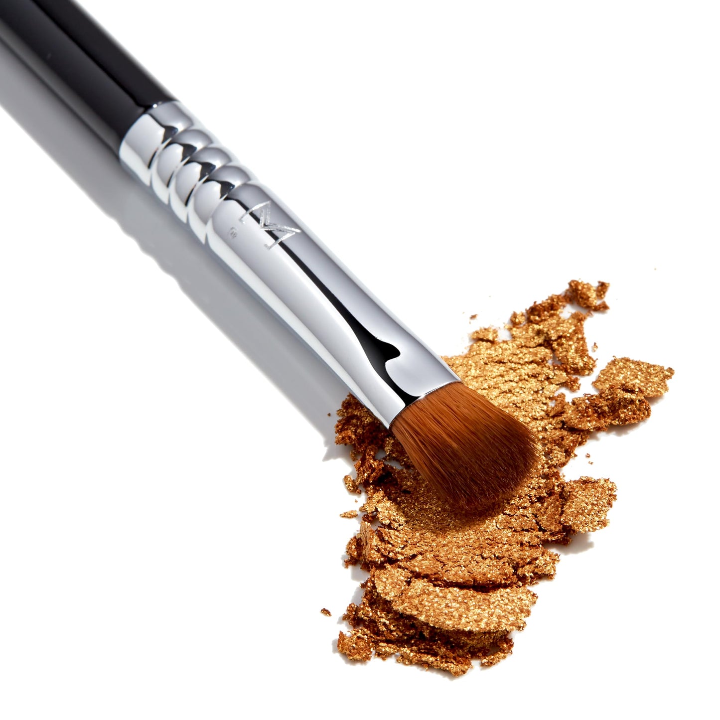 Sigma Beauty Professional E54 Medium Sweeper Brush - Professional Eyeshadow Brush for Controlled Lid Application, Packing on Metallic Shades
