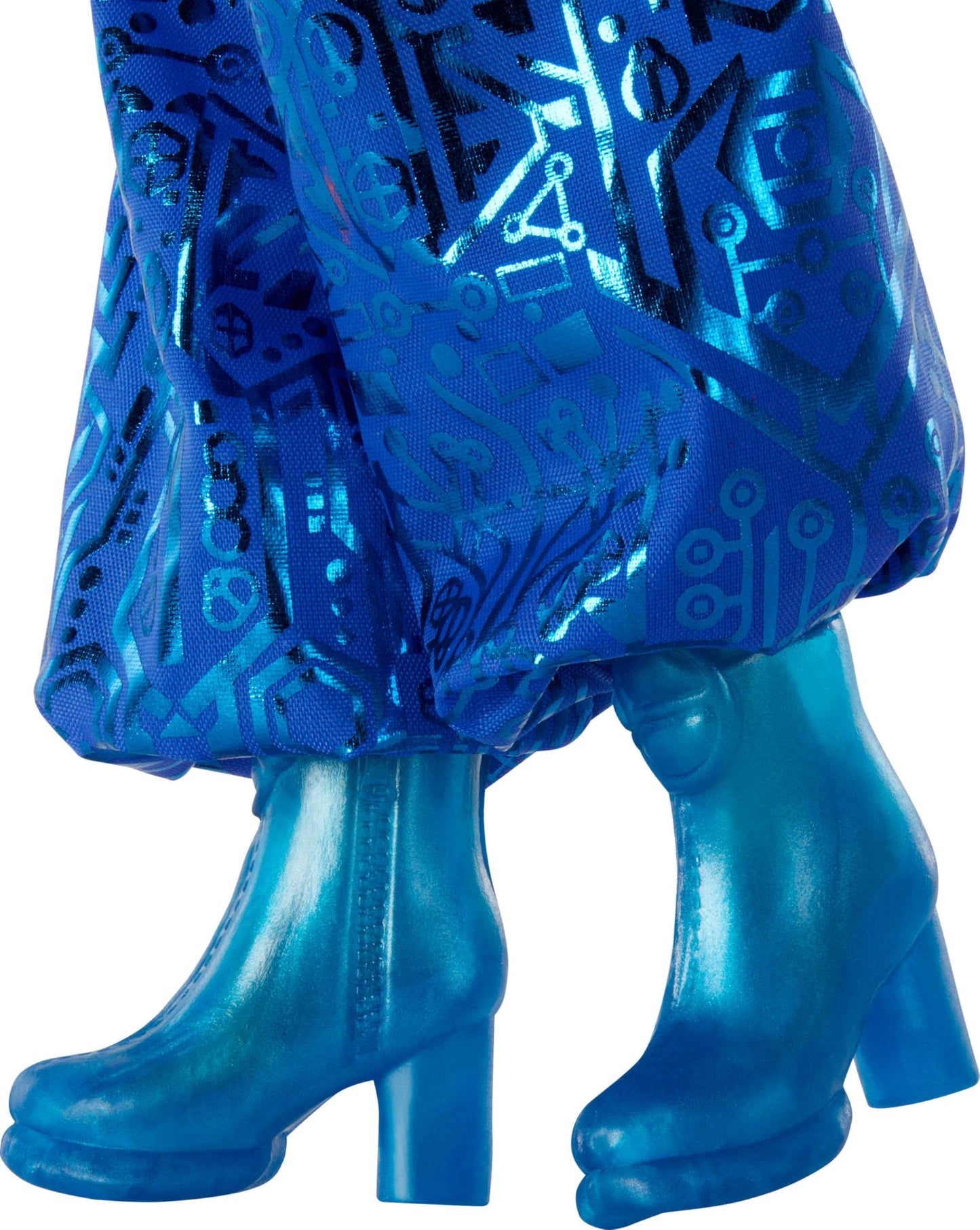 Mattel Disney Zombies 4: Dawn of The Vampires Addison Wells Fashion Doll with Removable Outfit & 6 Accessories, Inspired by The Movie