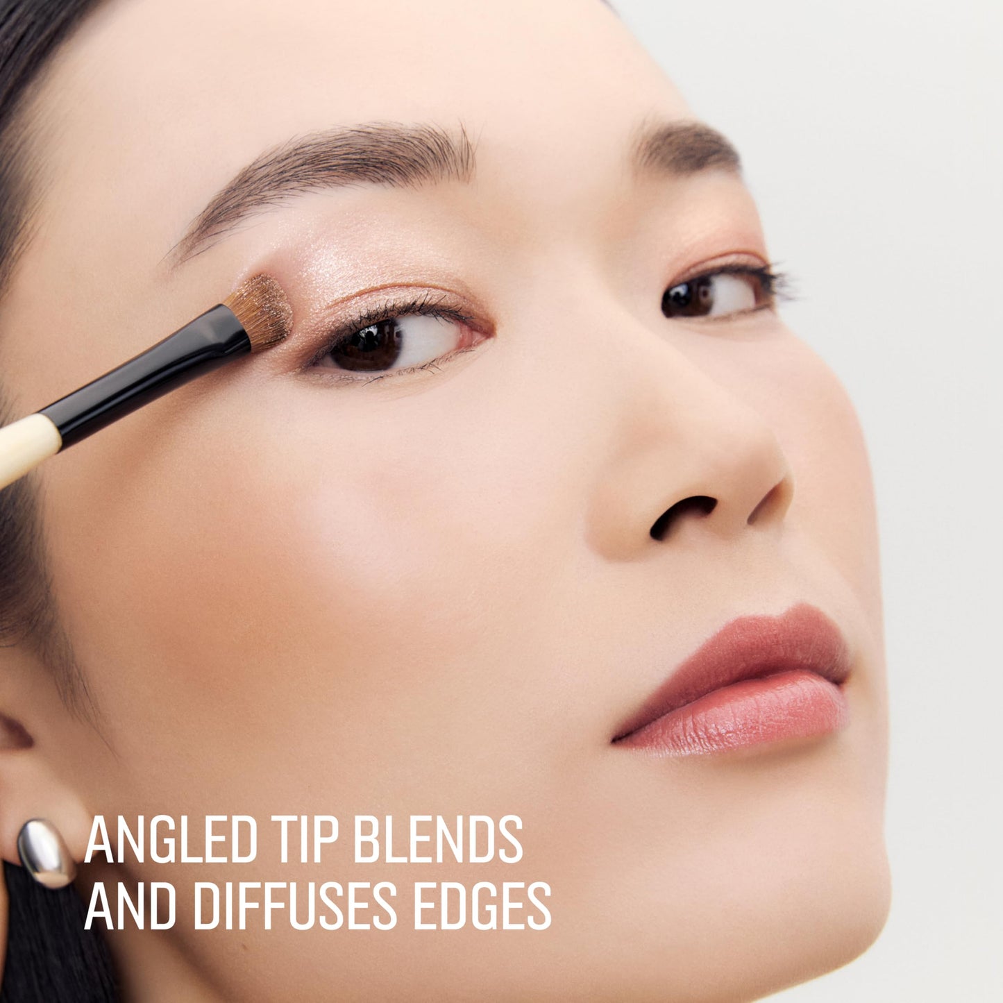 Bobbi Brown Angle Eyeshadow Brush | Contouring & Smudging Eye Contour Brush