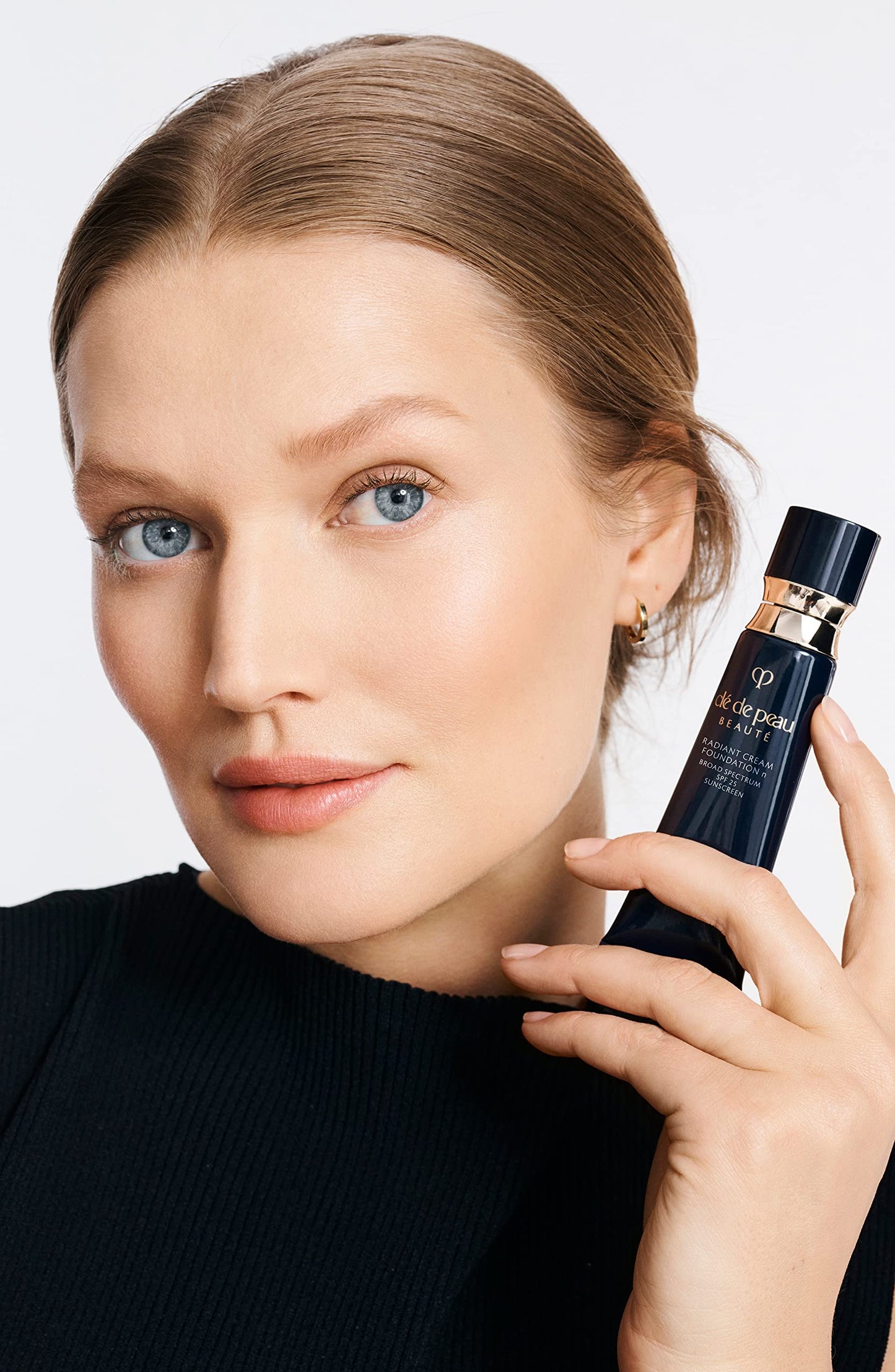 Clé de Peau Beauté, Radiant Cream Foundation SPF 25, O10