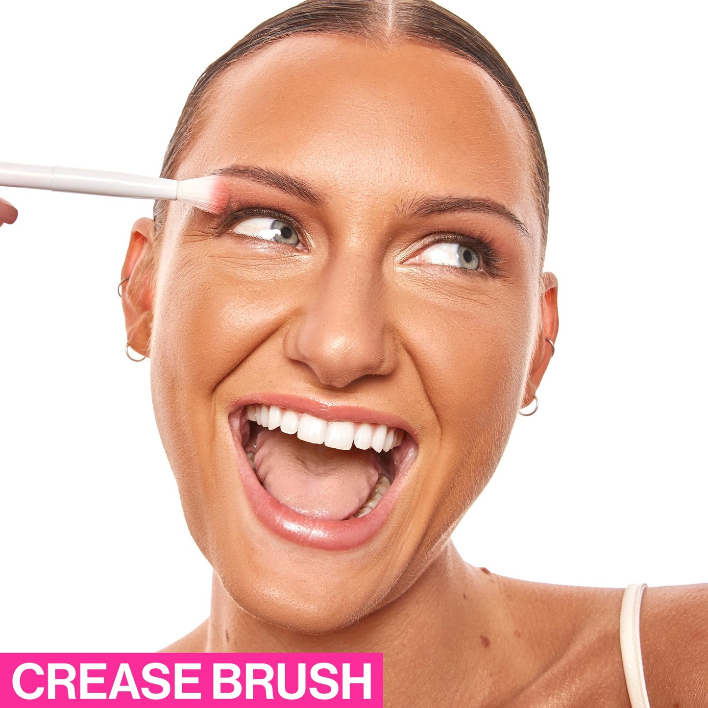 Wet 'n' Wild Makeup Brush, Crease Brush, Long-tipped, Tapered Brush that Flawlessly Picks Up Shadows to Apply to the Crease of the Eye, Easy-to-use