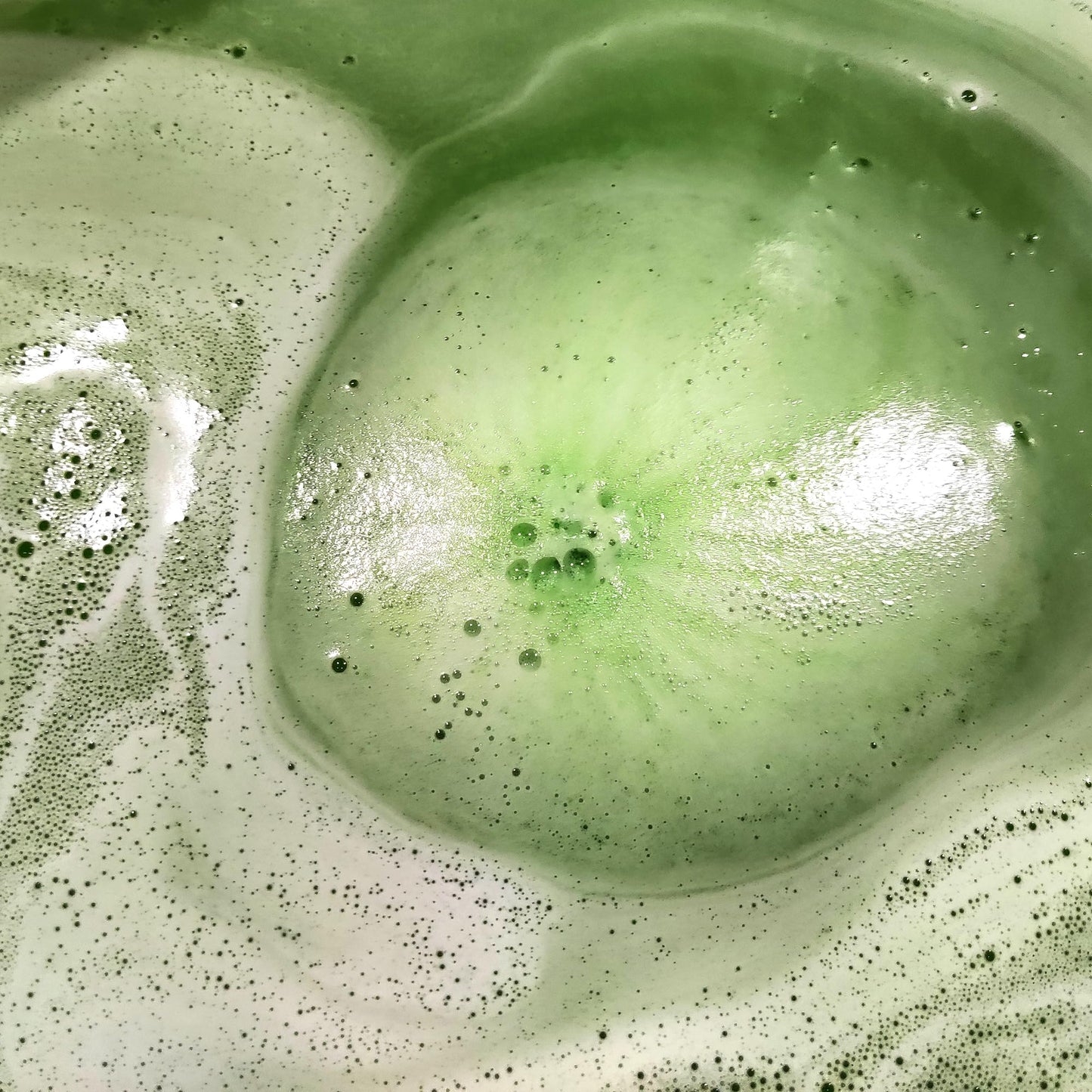 Purelis Handmade 24-Pack Spearmint & Eucalyptus Bath Bombs - Natural Moisturizing Aromatherapy Bath Bombs for Men and Women