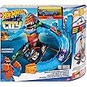 Hot Wheels City Wreck & Ride Gorilla Attack with 1 Car, Connects to Other Sets, Gas Station-Themed Set, Gift for Kids 4 to 8 Years Old