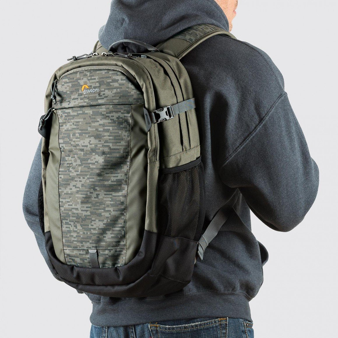 Lowepro RidgeLine BP 250 AW - A 24L Daypack with Dedicated Device Storage for a 15 Laptop and 10 Tablet