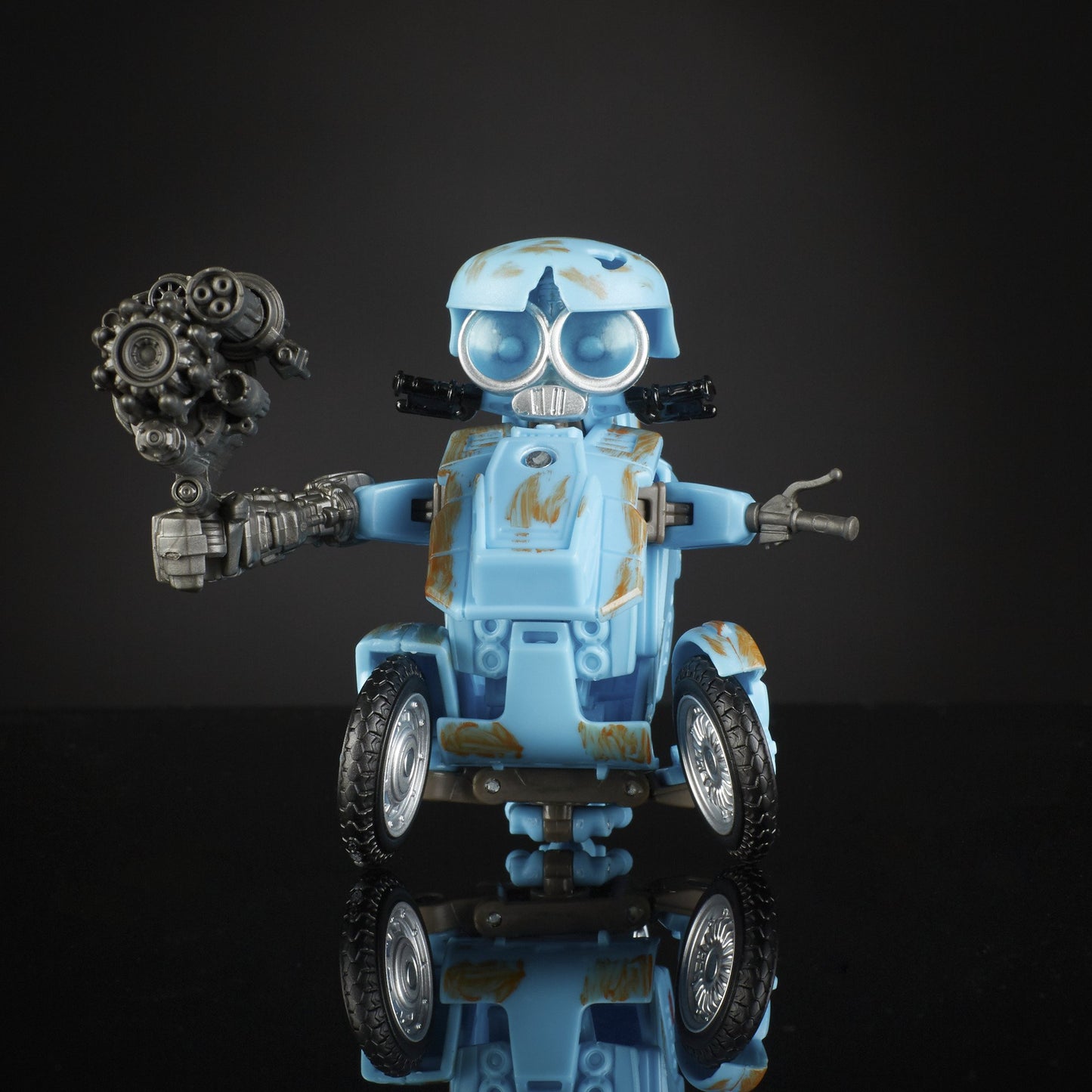 Transformers MV5 Deluxe Earth with Weapons Action Figure