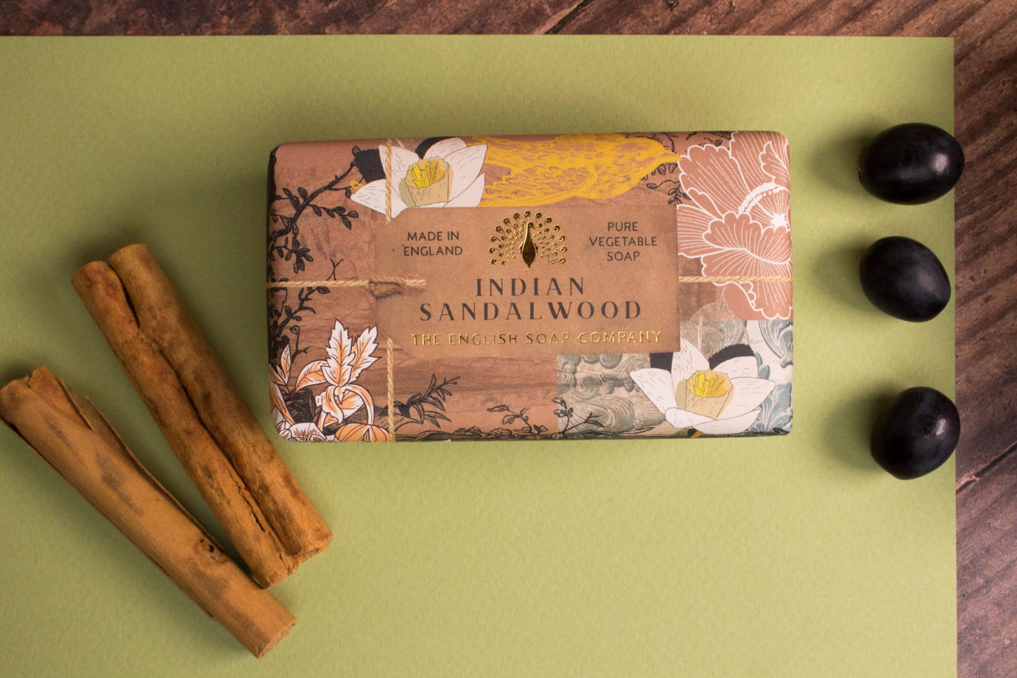The English Soap Company Anniversary Wrapped Soap Bar, Luxury Sandalwood Shea Butter Soap Bar, Indian Sandalwood Scent 190g