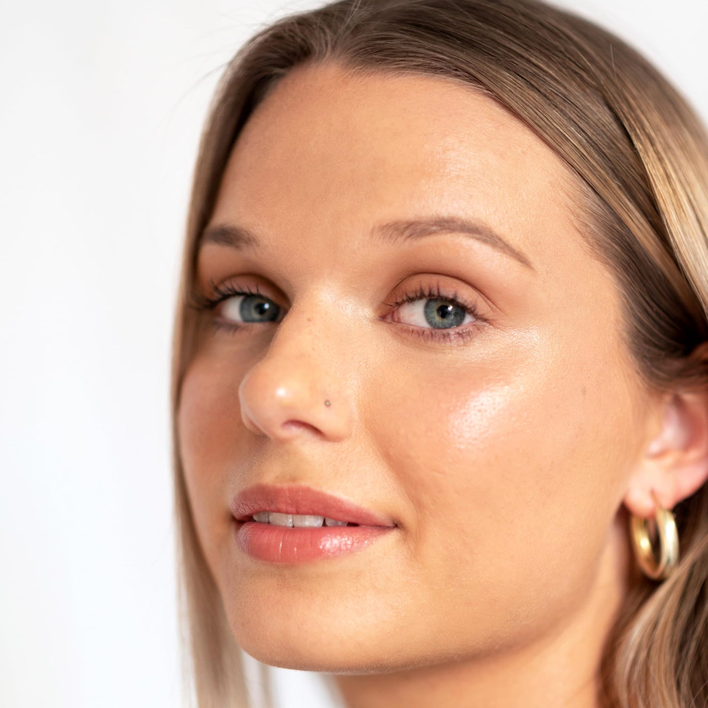 Ere Perez - Natural Vanilla Highlighter Balm | Creamy, Dewy Finish, Easy To Blend, Sensitive Skin Safe | Vitamin E | Vegan, Cruelty-Free, Clean Beauty