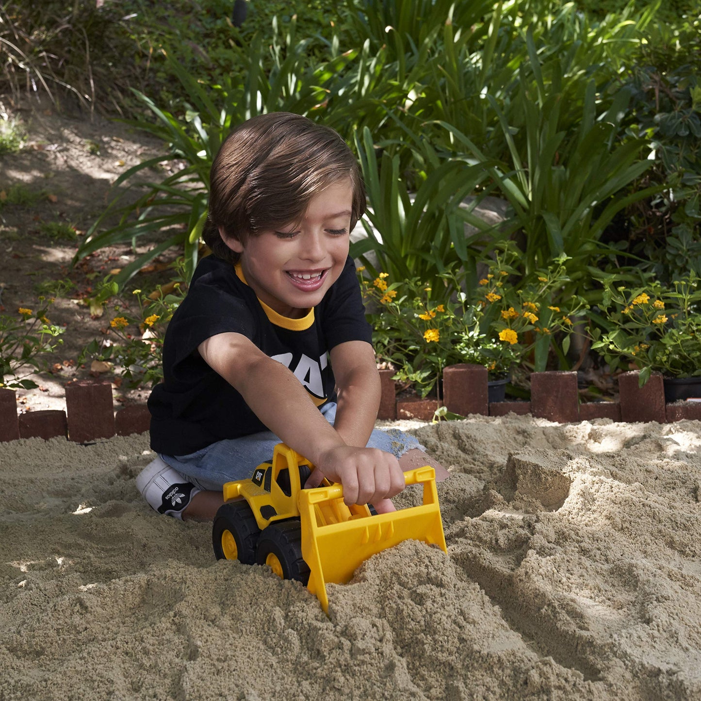 CAT Construction Fleet 10" Front Loader Toy – Durable Plastic Vehicle with Working Bucket & Free-Rolling Wheels for Kids Ages 2+