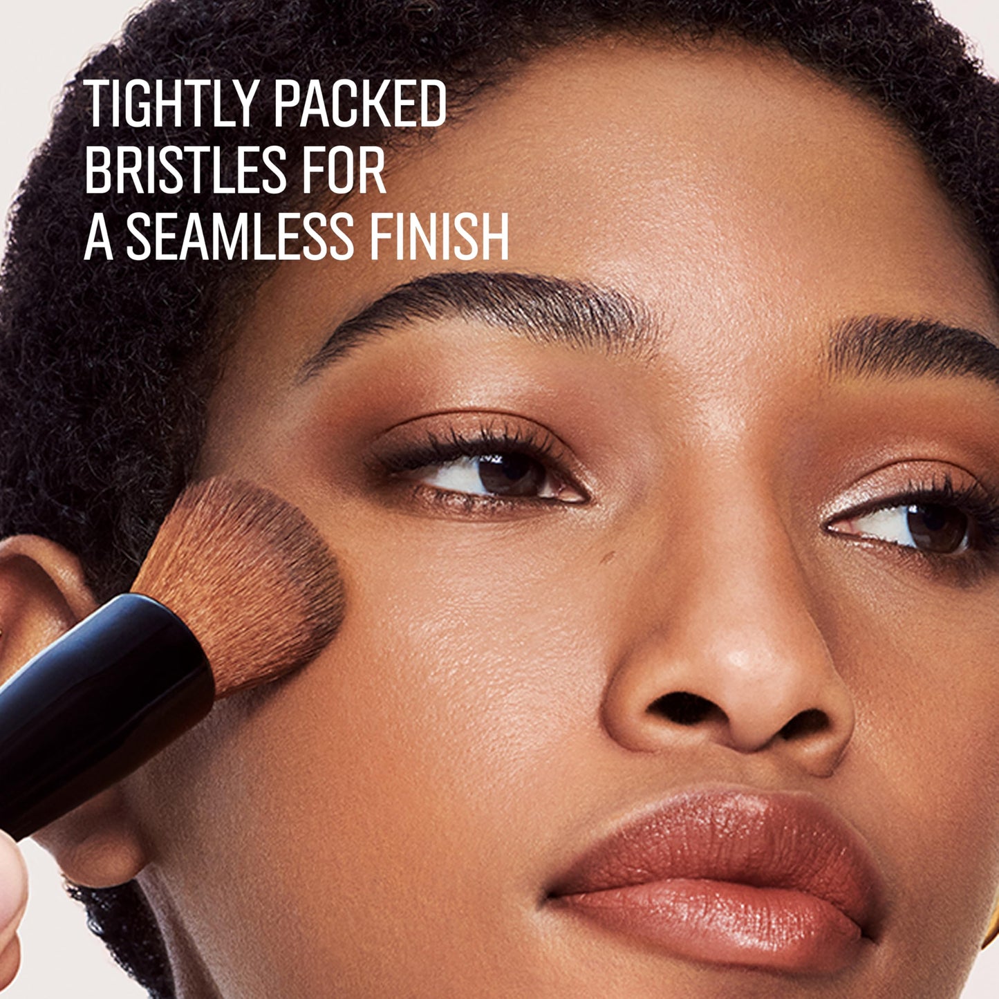 Bobbi Brown Full Coverage Face Brush | Round-Head Makeup Brush for Blending Liquid Foundation