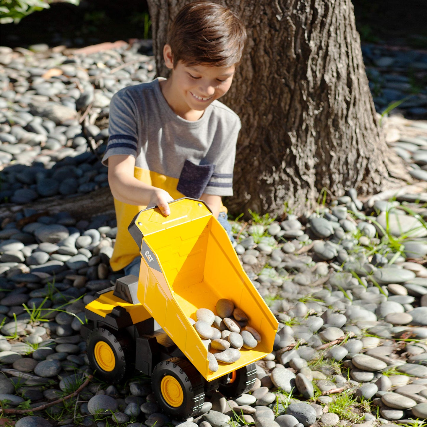CAT Construction Real Steel Max Dump Truck 16" – Heavy-Duty Vehicle with Real Steel Body, Working Dump Bed & All-Terrain Wheels, Kids 3+