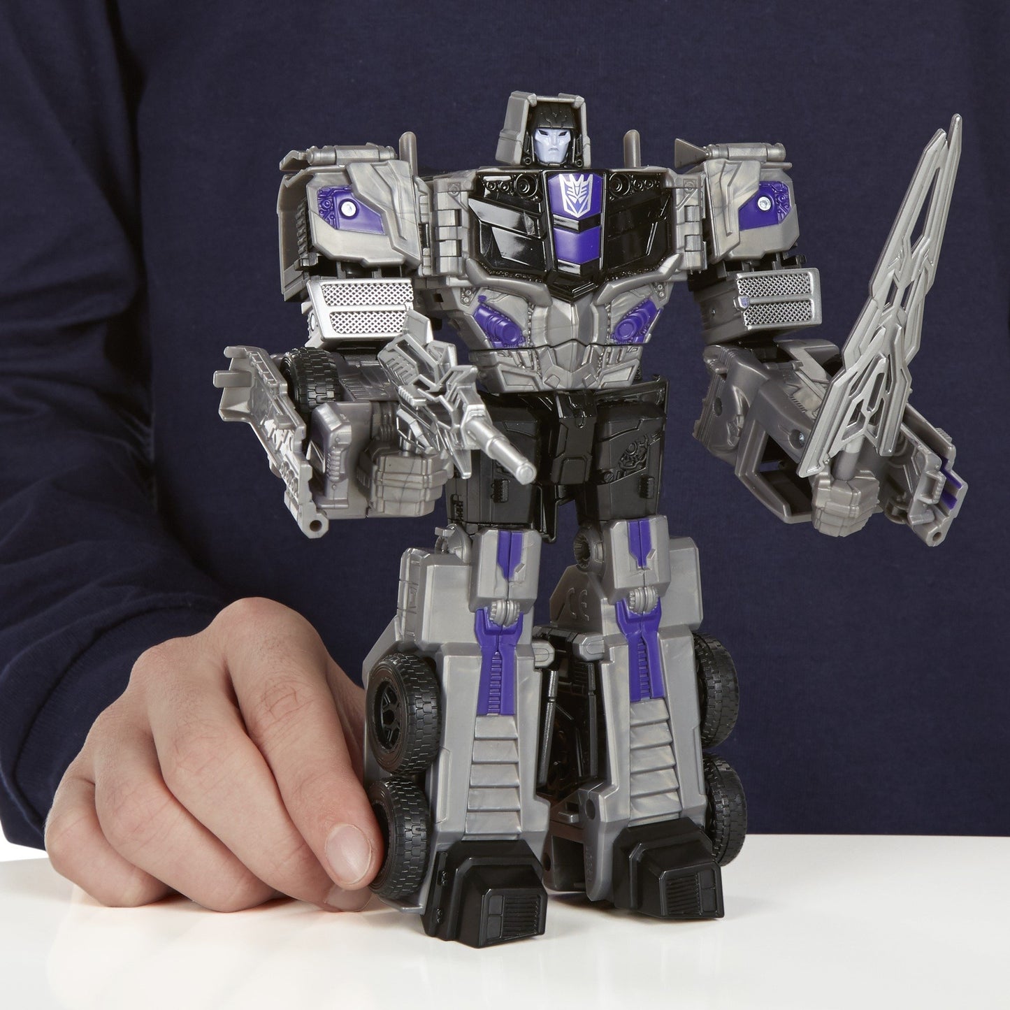 Transformers Generations Voyager Motormaster Playset