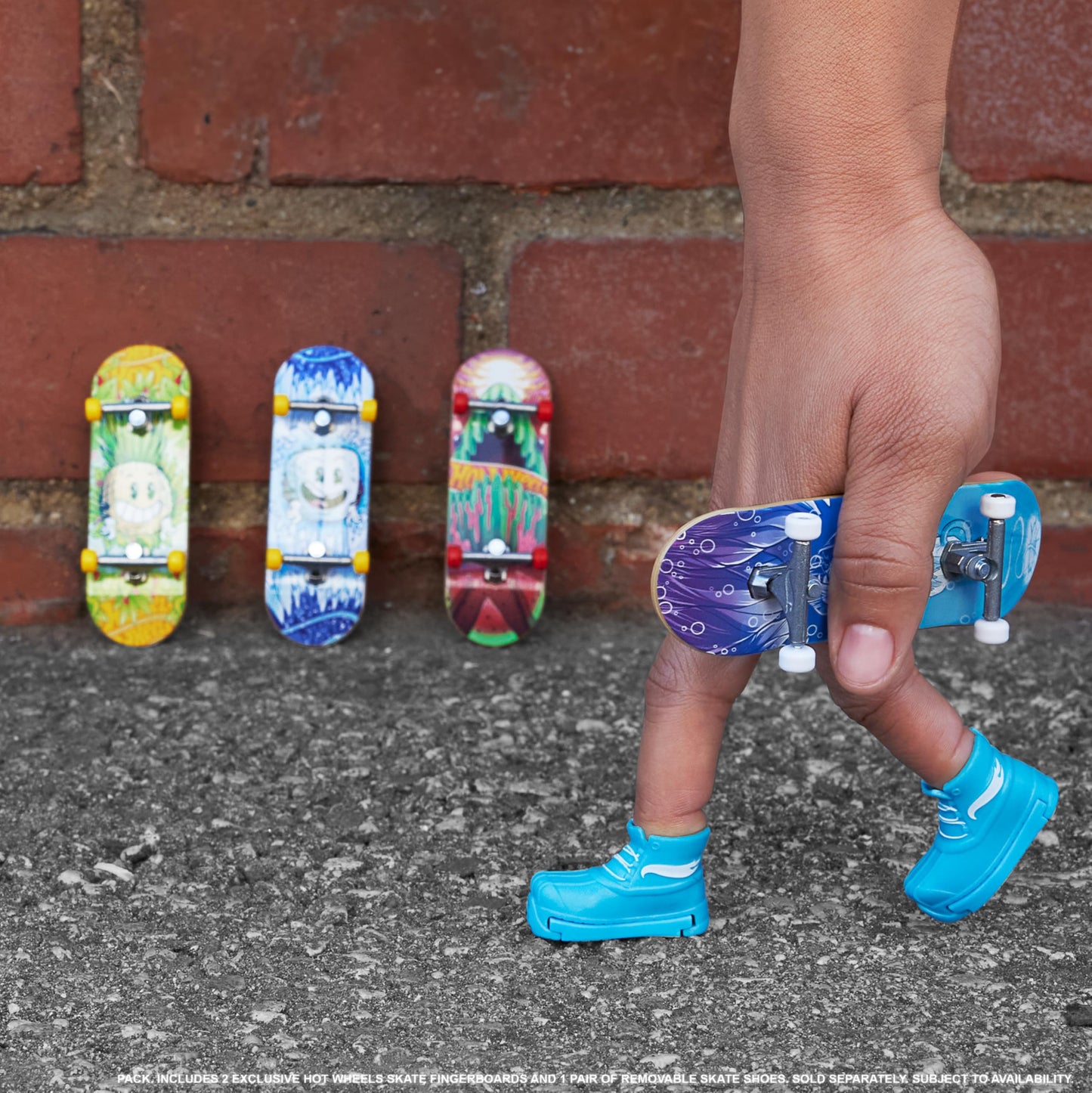 Hot Wheels Skate Fingerboards & Skate Shoes, 2 Flavor Containers with 2 Exclusive Boards & 1 Pair of Removable Shoes in Portable Storage Containers