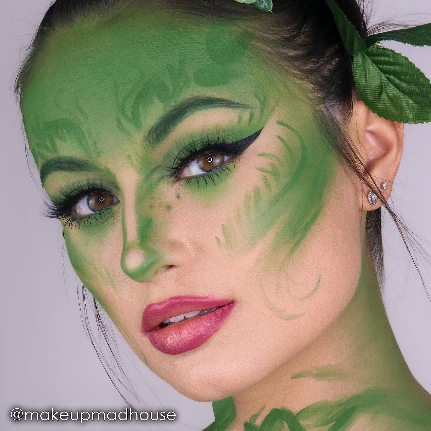 Mehron Makeup StarBlend Cake Makeup | Wet/Dry Pressed Powder | Powder Foundation | Green Face Paint & Body Paint 2 oz (56g)