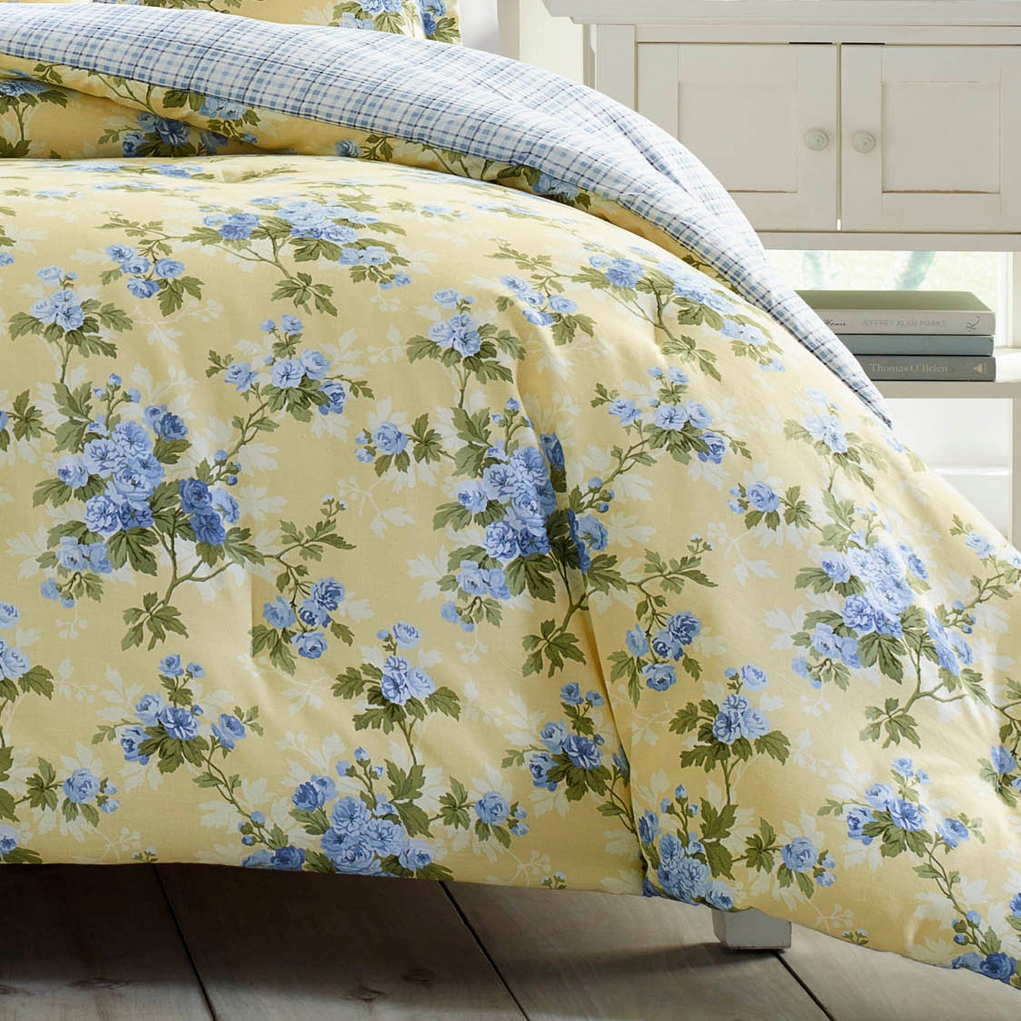 Laura Ashley - Queen Comforter Set, Soft & Reversible Cotton Bedding, Medium Weight for Year Round Comfort, 7 Piece Bed Set with Matching Pillowcases,