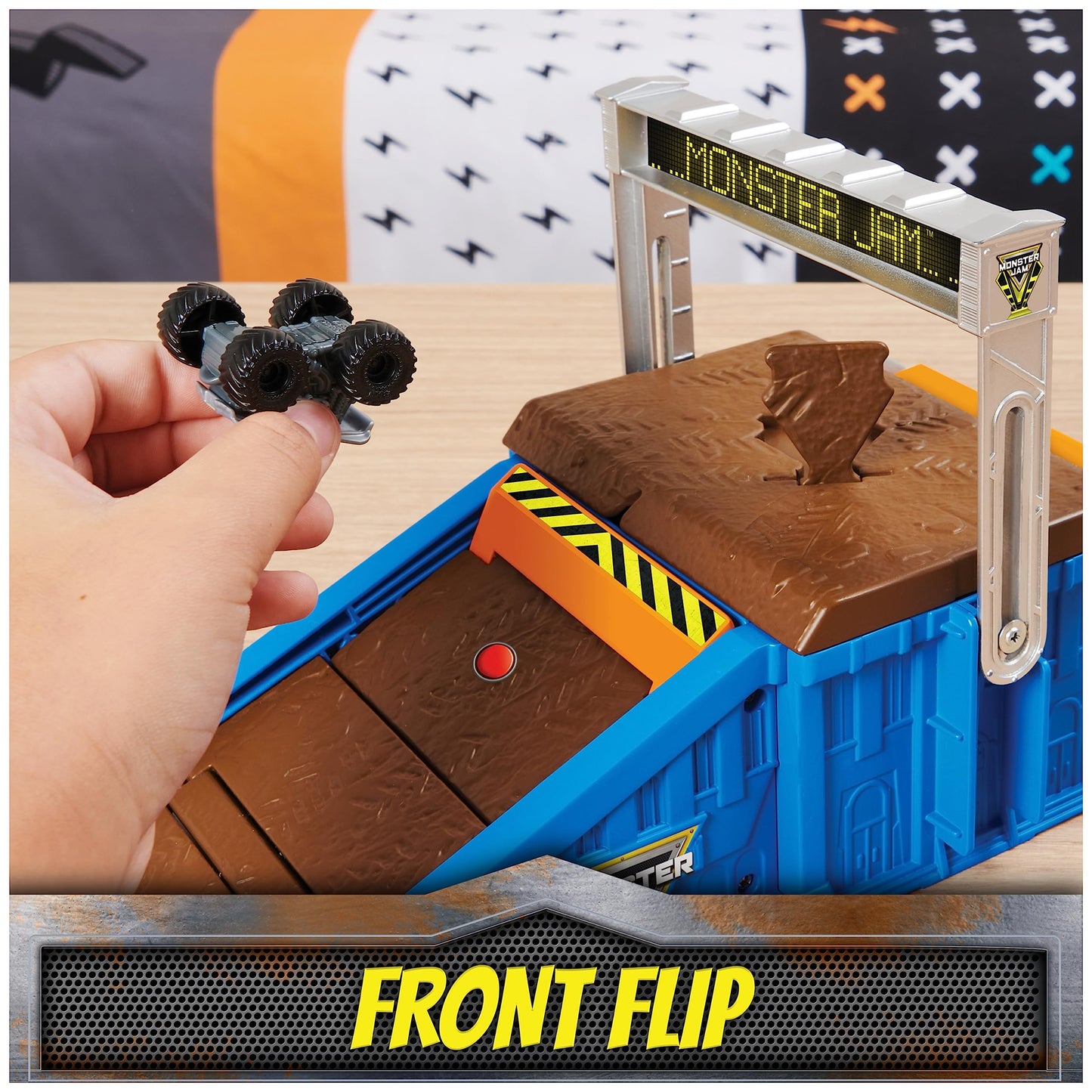 Monster Jam Mini Freestyle Flip Arena Playset and Storage with 2 Mini Trucks, Kids Toys for Boys and Girls Ages 3 and up