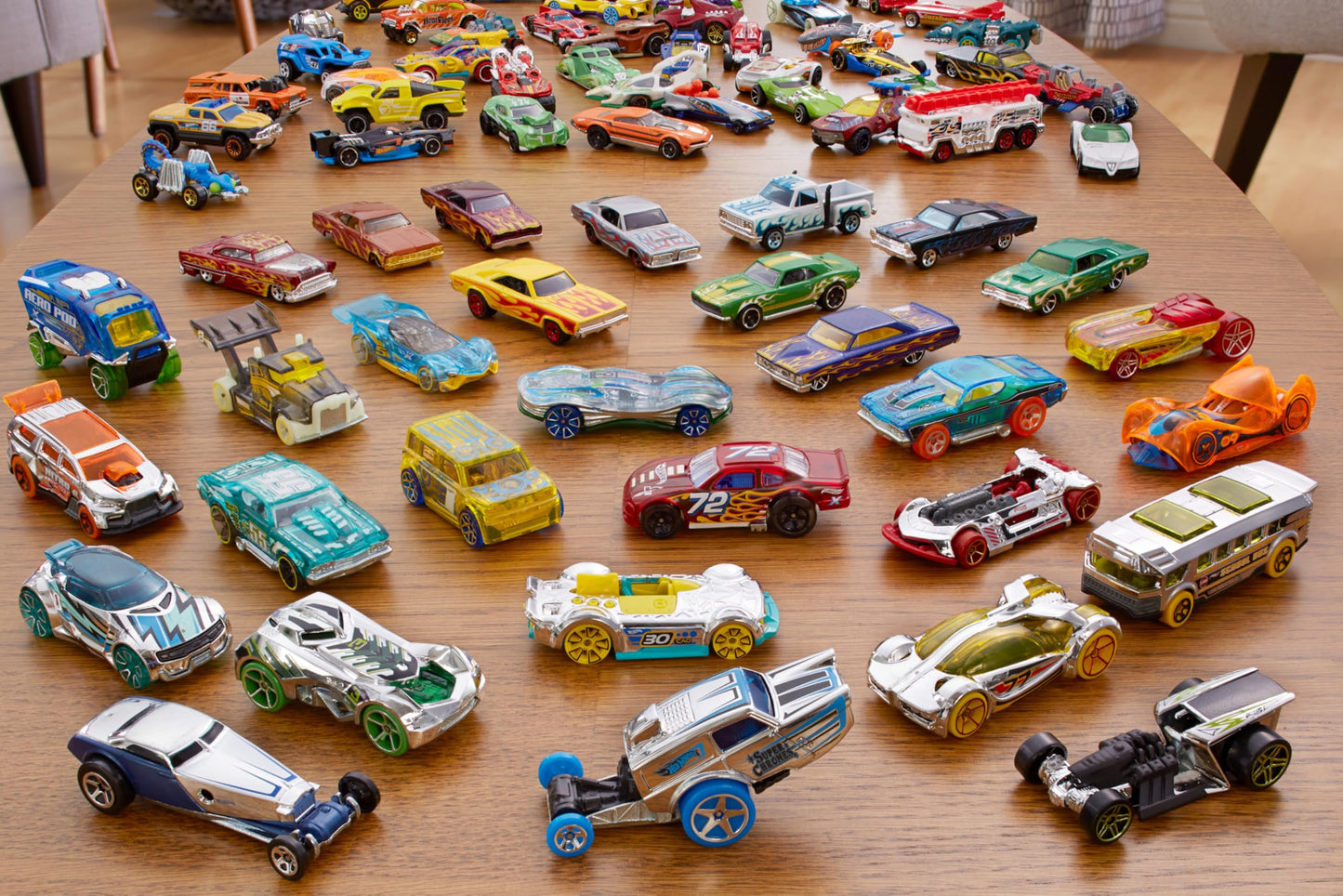 Hot Wheels Toy Cars 20-Pack, Set of 20 Die-Cast 1:64 Scale Toy Sports & Race Vehicles for Kids & Collectors (Styles May Vary)