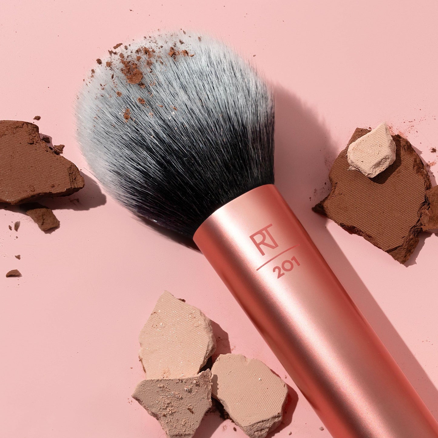 Real Techniques Ultra Plush Powder Makeup Brush, For Setting Powder, Bronzer, & Blush, Sheer, Buildable Coverage, Large, Fluffy Powder Brush, Vegan