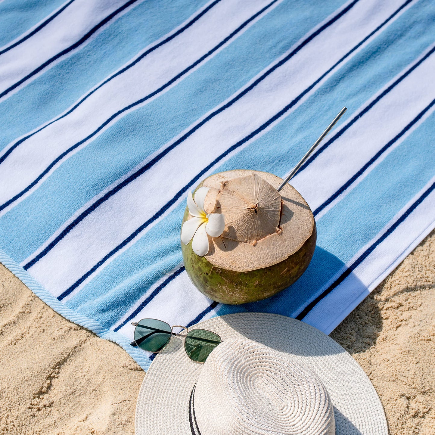 Aston & Arden Striped Beach Towel - Oversized 35 x 70 Soft Plush Thick Cotton, 600 GMS Heavy & Luxury for Pool Chairs, Resort, and Hot Tub, Blue/Navy