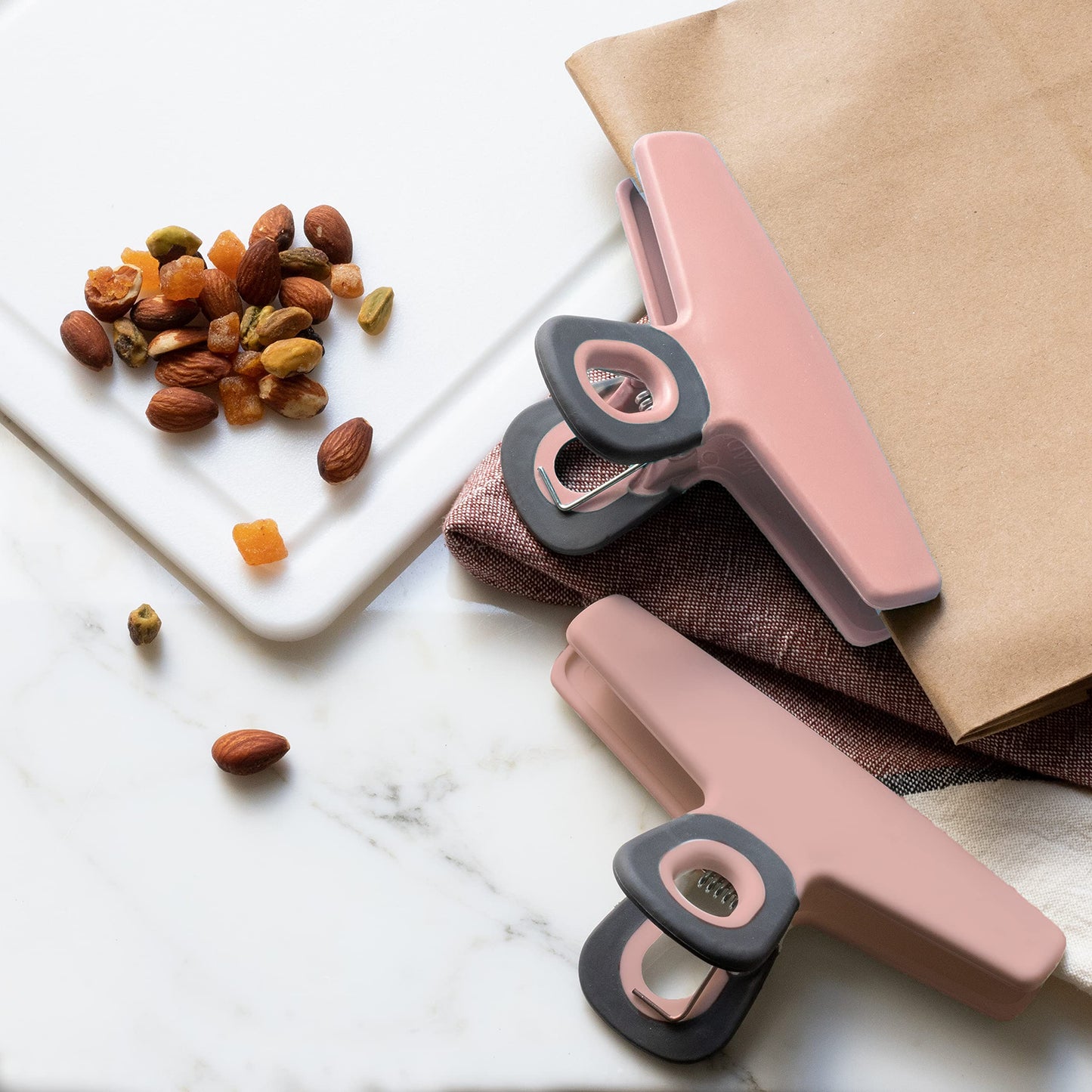 COOK WITH COLOR Food Clips - Wide Heavy Duty Chip Clips, Large Bag Clips for Food Storage with Air Tight Seal Grip, Pack of 8, Pink