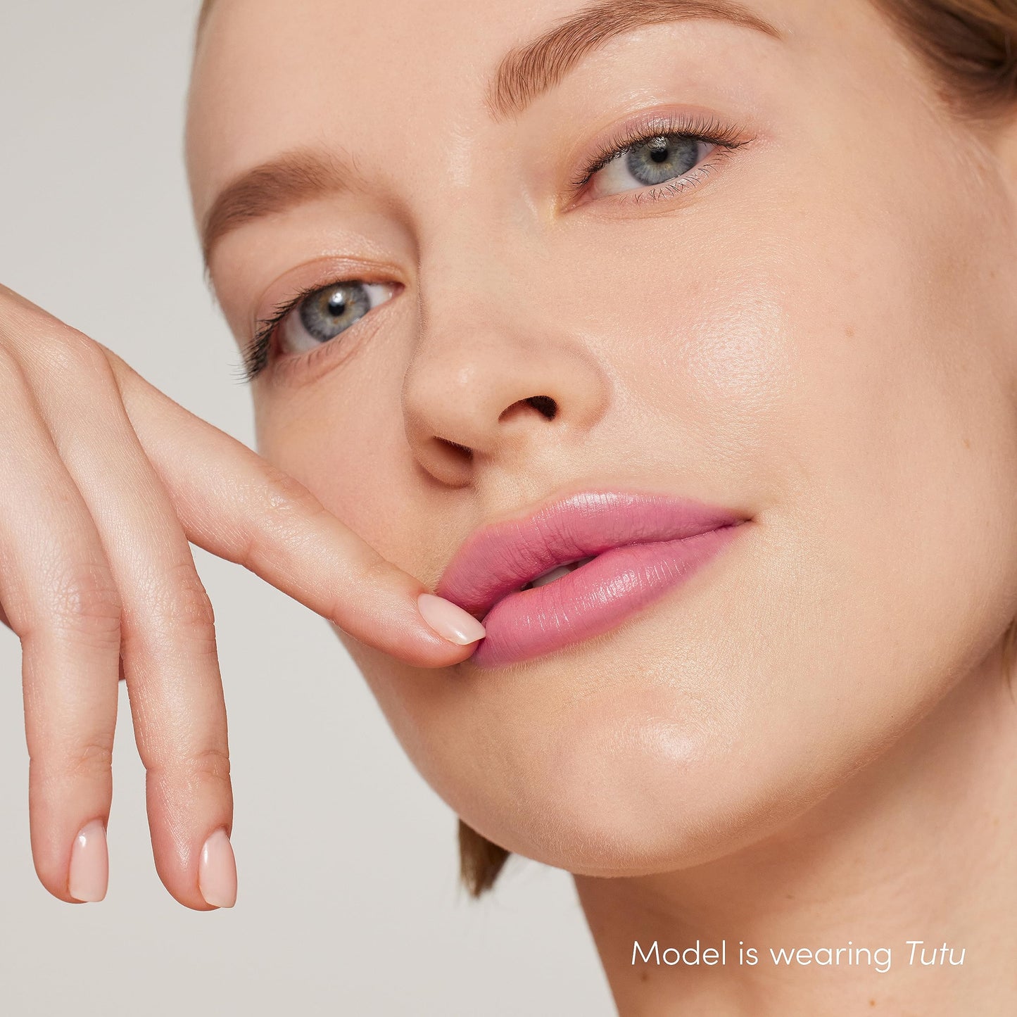 jane iredale ColorLuxe Hydrating Cream Lipstick, Creamy, Highly Pigmented Lip Color Delivers Weightless Moisture and Bold Payoff, Satin Finish, Vegan